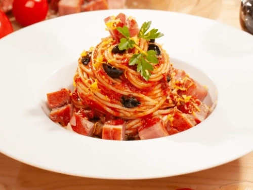 Спагетти с соусом Siciliana и тунцом